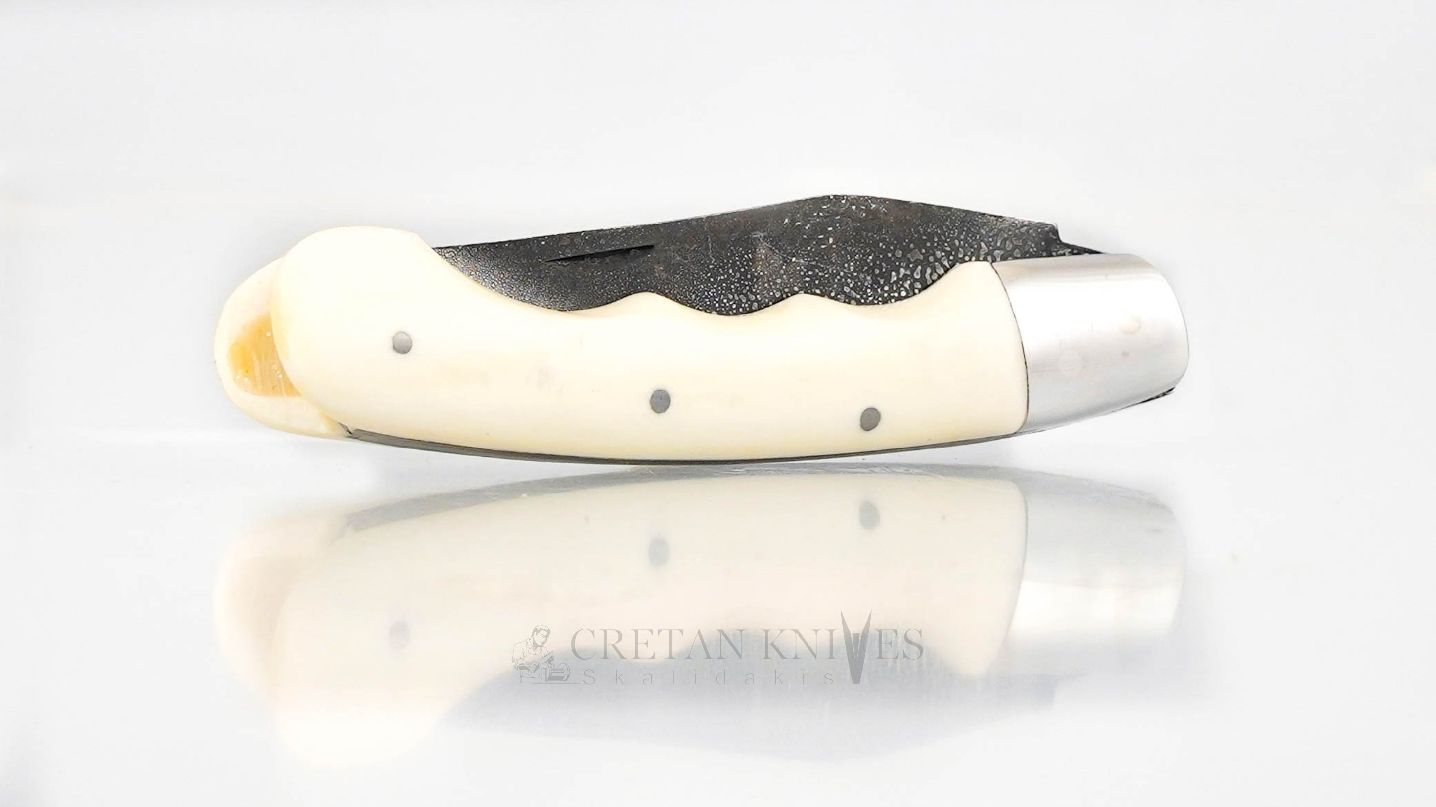 Σουγιάς με Κοκκάλινη Λαβή και Λάμα 9εκ. Σουγιάς με Κοκκάλινη Λαβή και Λάμα 9εκ.