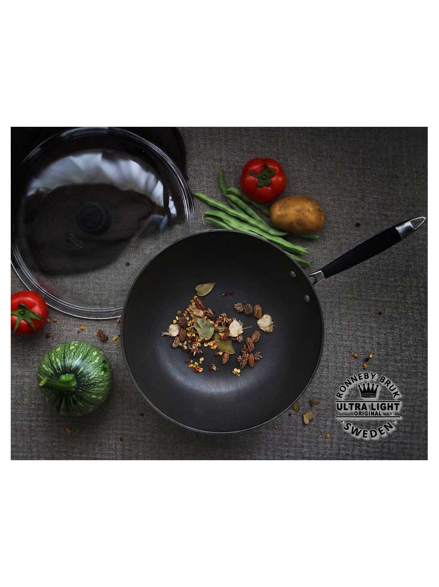 Ronneby Bruk Τηγάνι Μαντεμένιο Βαθύ Και Έξτρα Ελαφρύ Με Λαβή Σιλικόνης Σε Διάφορα Μεγέθη Ronneby Bruk Τηγάνι Μαντεμένιο Βαθύ Και Έξτρα Ελαφρύ Με Λαβή Σιλικόνης Σε Διάφορα Μεγέθη